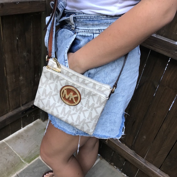 Used Michael Kors crossbody - Picture 3 of 7